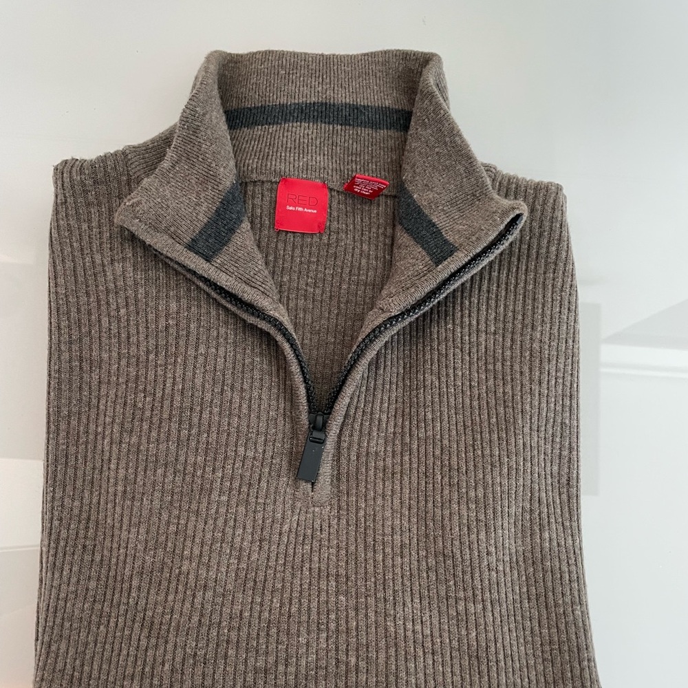 Brown Sweater “Saks Fifth Avenue” “Red Label”